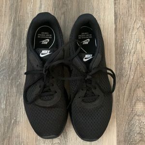 Women’s Nike Tanjun Size 8.5